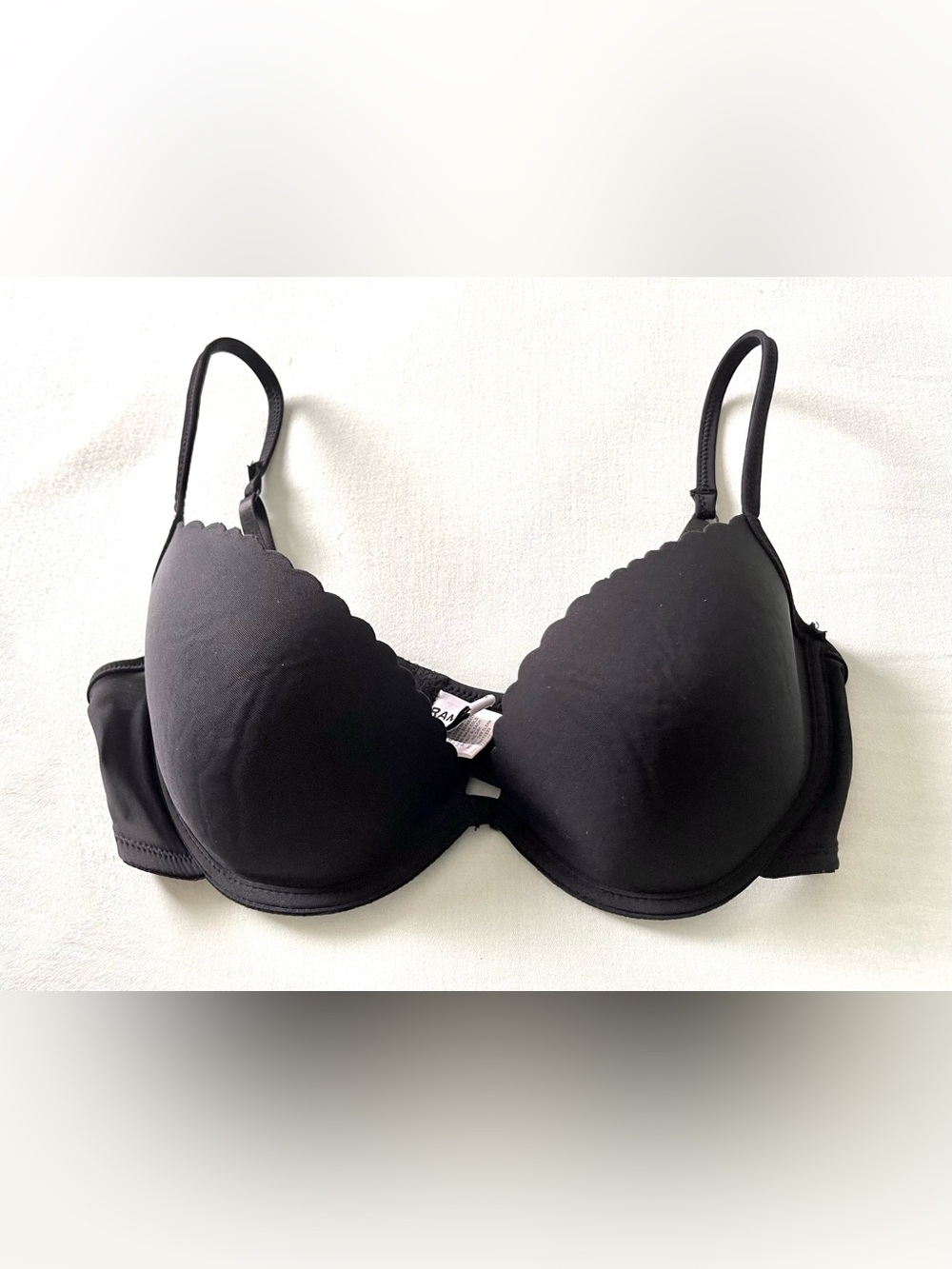 Black Scallop-Edge T-Shirt Bra
